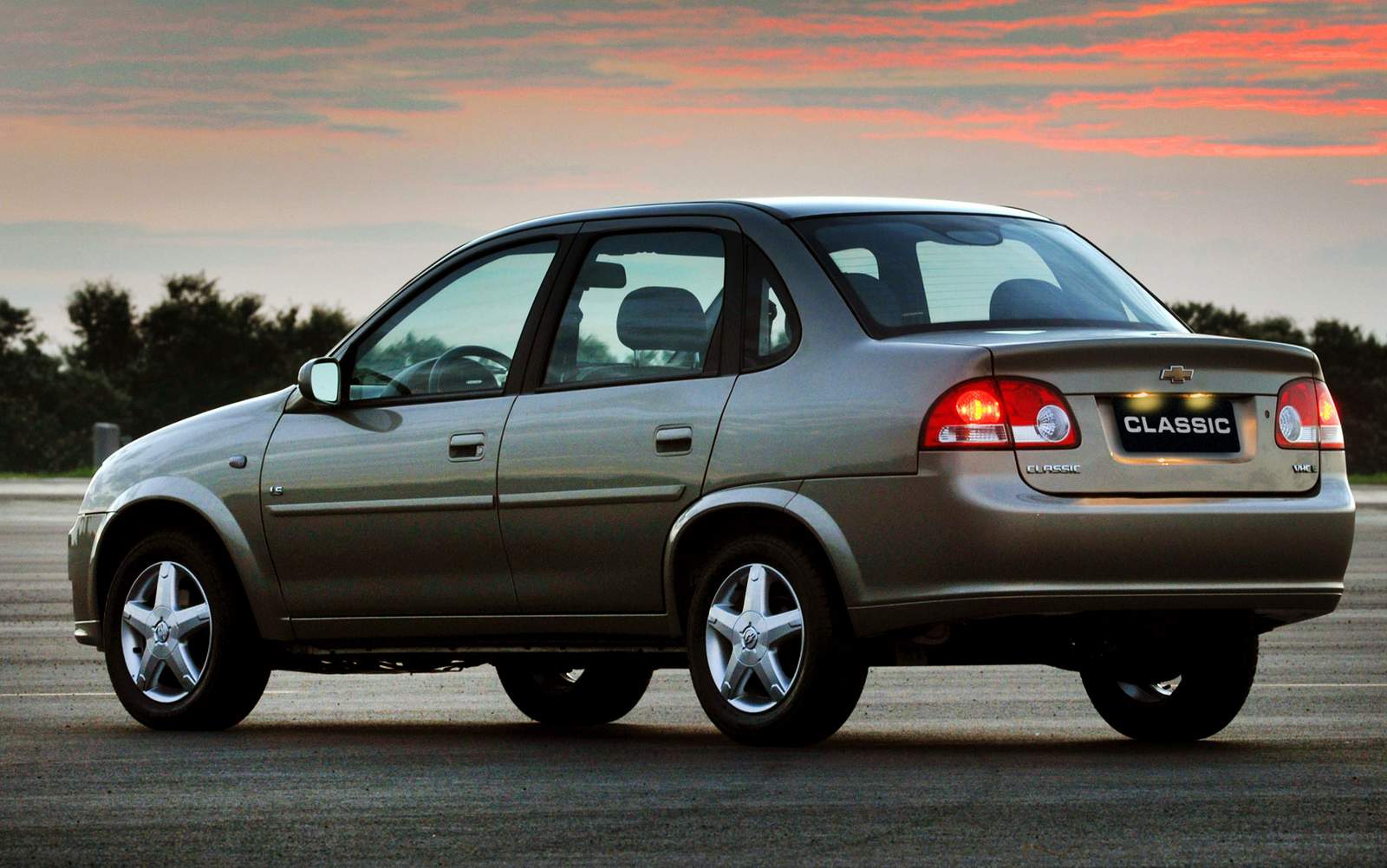 Chevrolet Corsa Sedan 2009, uma boa opção para famílias! Confiável
