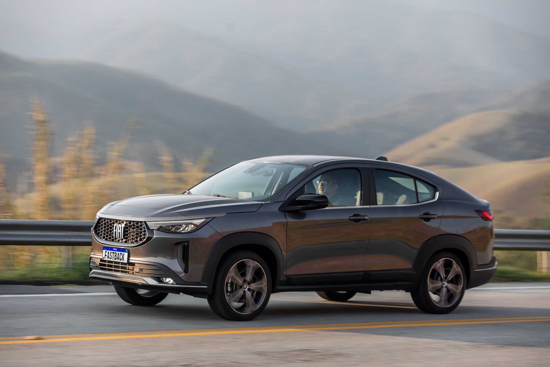 FIAT FASTBACK TURBO 200 AT - O NOVO FASTBACK DE ENTRADA 