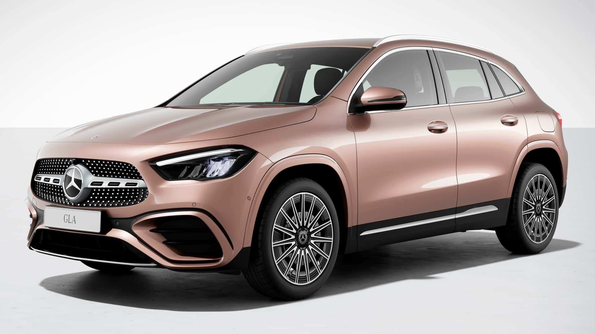 Mercedes GLA tem visual retocado e agora é híbrido Karvi!